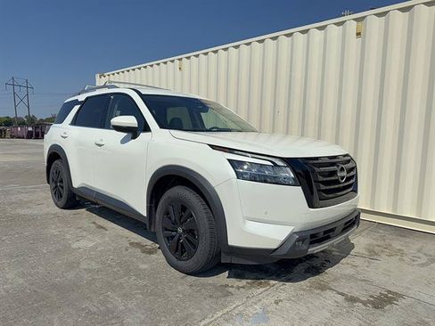 Used 2023 Nissan Pathfinder SL FWD image 1