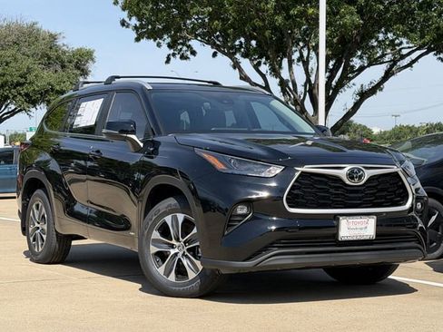New 2026 Toyota Highlander XLE AWD/4WD image 2