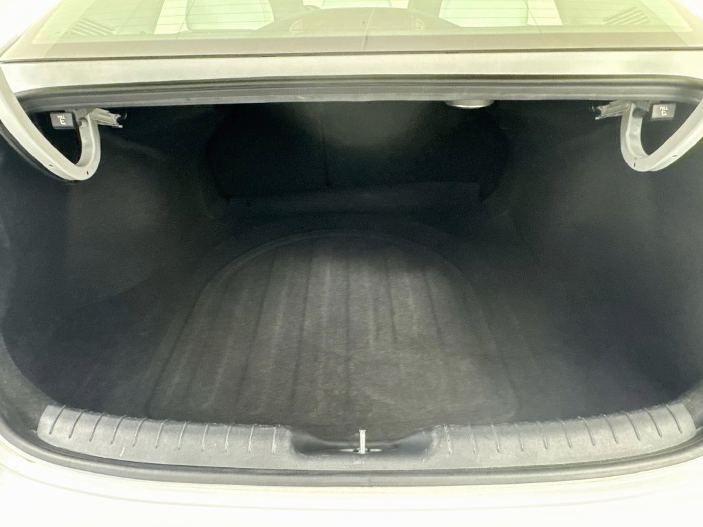 Used 2024 Hyundai Elantra Limited FWD image 27