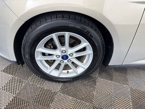 Used 2016 Ford Focus SE w/ SE Power Seat Package FWD image 31