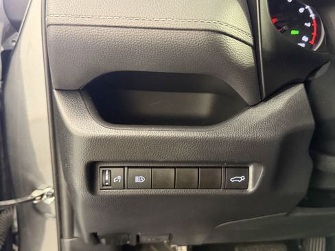 Used 2019 Toyota RAV4 XLE w/ Convenience Package FWD image 15