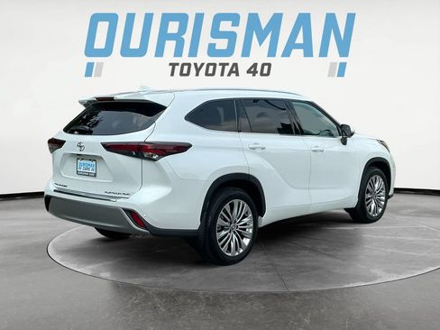 Used 2026 Toyota Highlander Platinum AWD/4WD image 8