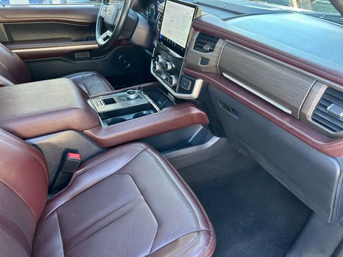 Used 2023 Ford Expedition Limited image 18
