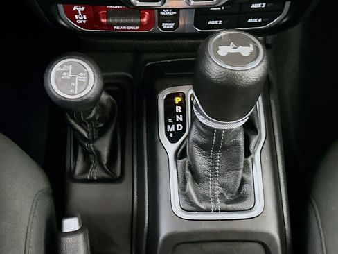 Used 2024 Jeep Wrangler Unlimited Rubicon 4xe AWD/4WD image 24