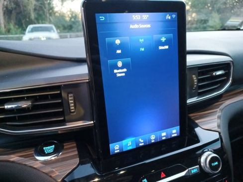 Used 2023 Ford Explorer Limited w/ Limited Technology Package image 15