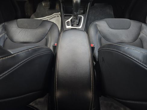 Used 2018 Jeep Cherokee Latitude Plus FWD image 14
