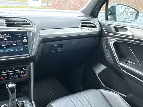 Used 2024 Volkswagen Tiguan SE R-Line image 25