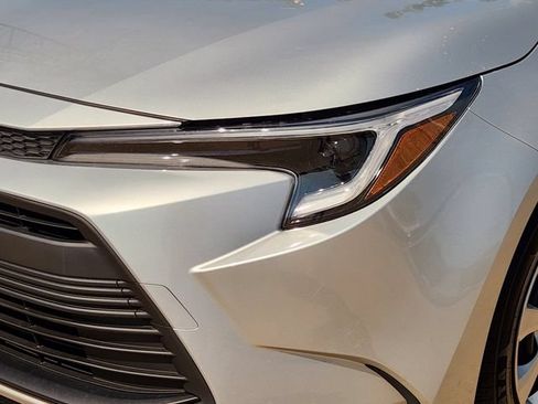 Used 2023 Toyota Corolla LE FWD image 6