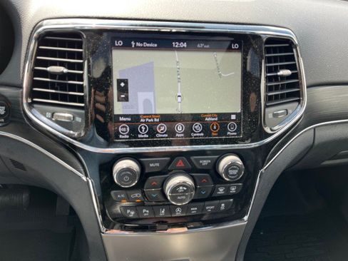 Used 2019 Jeep Grand Cherokee Limited AWD/4WD image 23