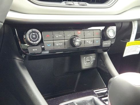 New 2026 Jeep Compass Limited image 27