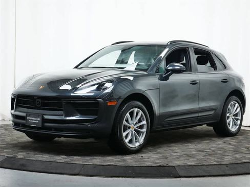 Used 2025 Porsche Macan image 1