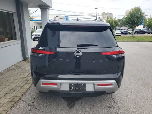 Certified 2024 Nissan Pathfinder SL w/ SL Premium Package FWD image 9