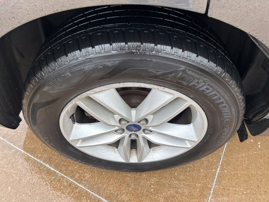 Used 2018 Ford Edge SEL FWD image 9