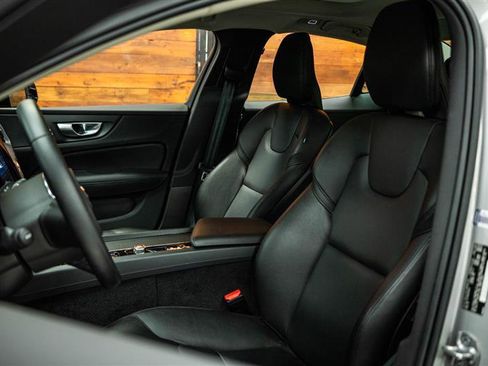 Used 2024 Volvo S60 B5 Core image 9