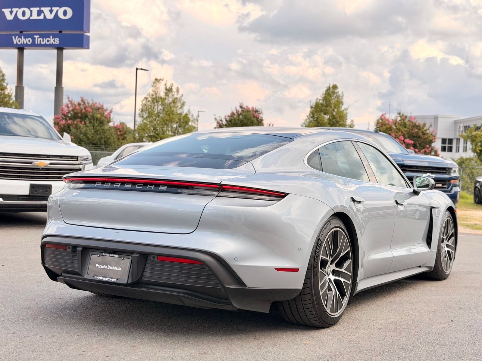 Used 2020 Porsche Taycan 4S w/ Premium Package AWD/4WD image 16