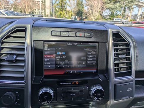 Used 2015 Ford F150 Platinum w/ Equipment Group 701A Luxury image 18