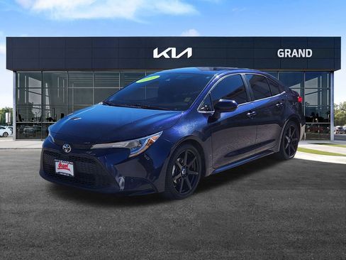 Used 2021 Toyota Corolla LE image 4