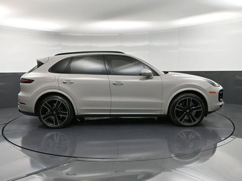 Certified 2022 Porsche Cayenne Turbo image 9