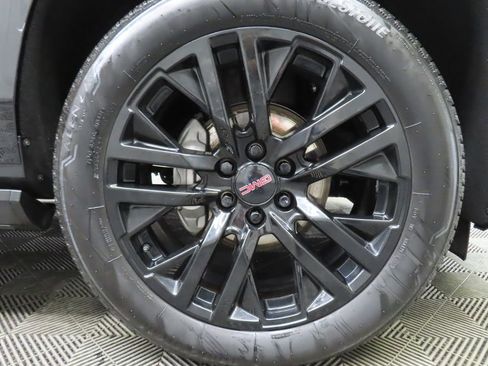 Used 2025 GMC Yukon Denali Ultimate AWD/4WD image 10