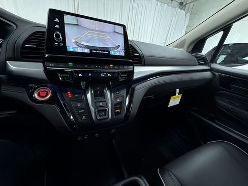 New 2026 Honda Odyssey Touring image 21