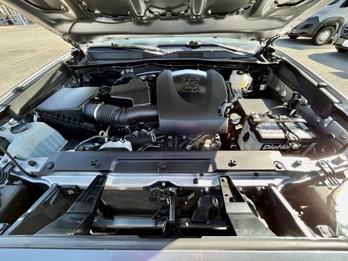 Used 2021 Toyota Tacoma TRD Off-Road image 17