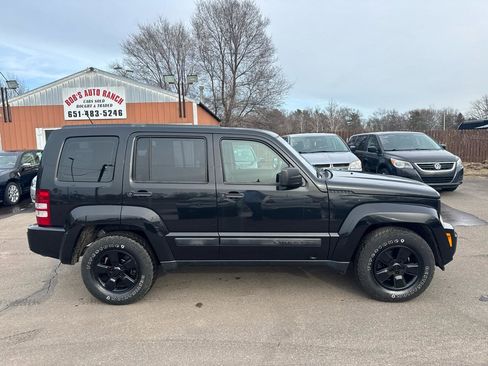 Used 2012 Jeep Liberty Sport image 4