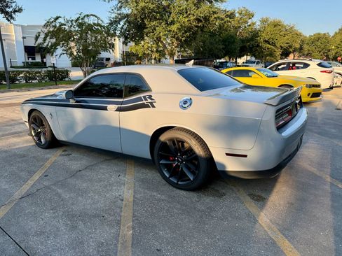 Used 2022 Dodge Challenger R/T w/ Plus Package image 15