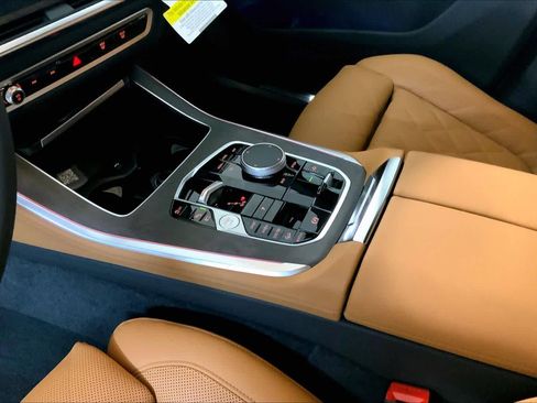 New 2026 BMW X5 xDrive50e image 7