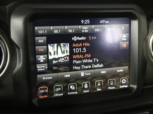 Used 2022 Jeep Wrangler Unlimited Rubicon AWD/4WD image 25