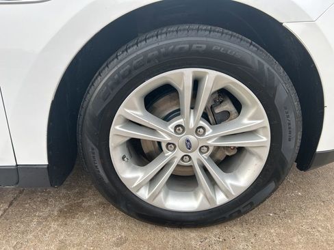 Used 2019 Ford Taurus SE image 31