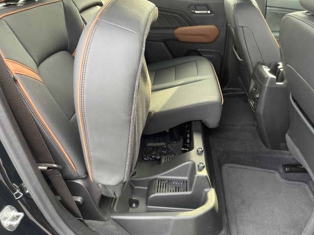 Used 2024 GMC Canyon AT4 w/ AT4 Premium Package AWD/4WD image 12