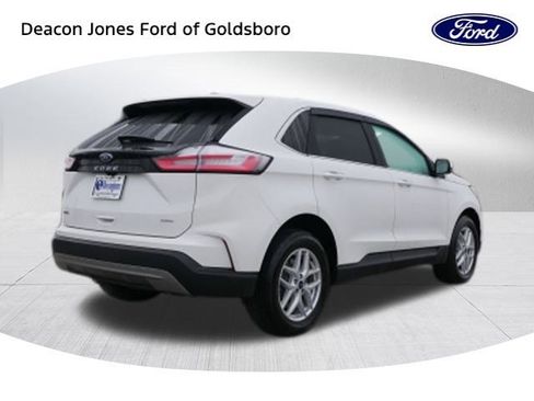 Used 2022 Ford Edge SEL w/ Convenience Package image 3