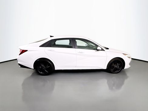 Used 2022 Hyundai Elantra SEL w/ Convenience Package FWD image 11