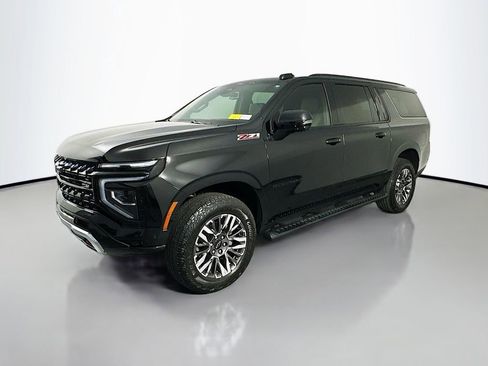 Used 2025 Chevrolet Suburban Z71 w/ Comfort Package AWD/4WD image 3
