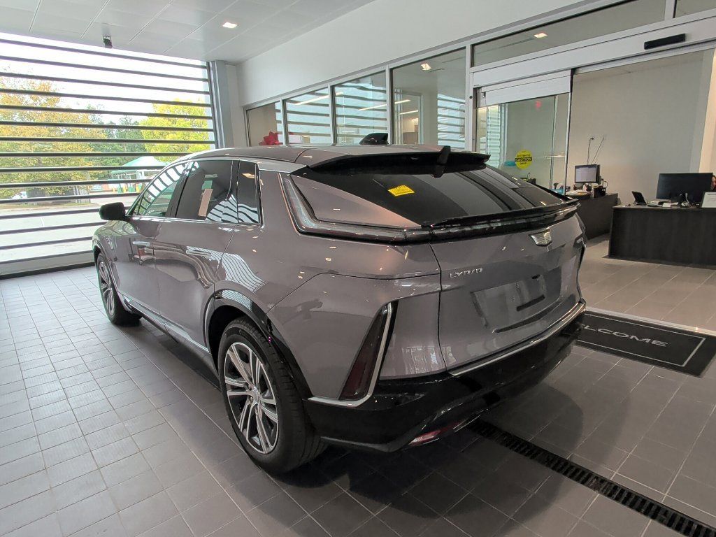 Used 2024 Cadillac Lyriq Luxury AWD/4WD image 5