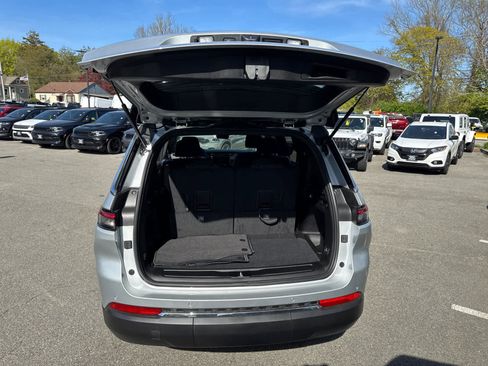 New 2025 Jeep Grand Cherokee L Laredo image 39