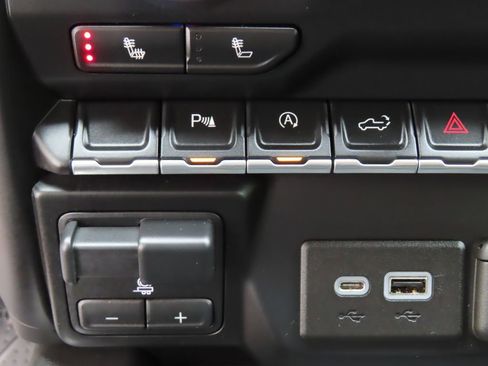 Certified 2019 Chevrolet Silverado 1500 RST AWD/4WD image 7