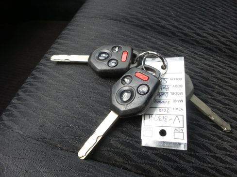 Used 2010 Subaru Outback 2.5i image 13