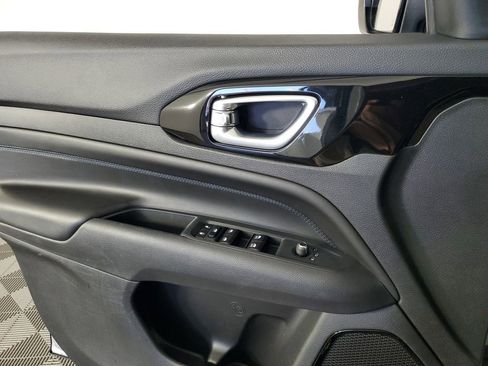 Used 2025 Jeep Compass Latitude w/ Altitude Special Edition image 29