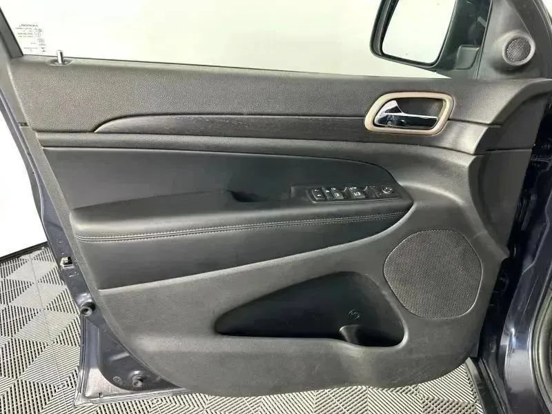 Used 2015 Jeep Grand Cherokee Laredo w/ Quick Order Package 23E AWD/4WD image 24