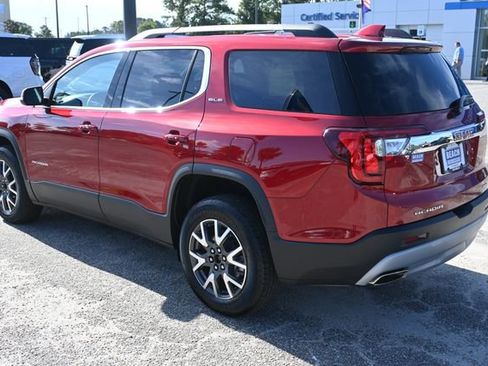 Used 2023 GMC Acadia SLE w/ Driver Convenience Package image 3