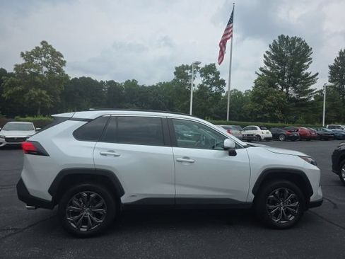 Used 2023 Toyota RAV4 XLE Premium AWD/4WD image 9