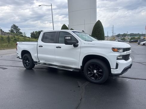 Used 2021 Chevrolet Silverado 1500 Custom w/ Custom Max Trailering Package AWD/4WD image 1