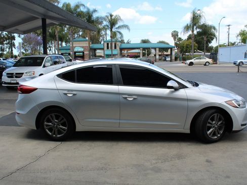 Used 2017 Hyundai Elantra SE w/ SE A/T Tech Package 03 FWD image 6