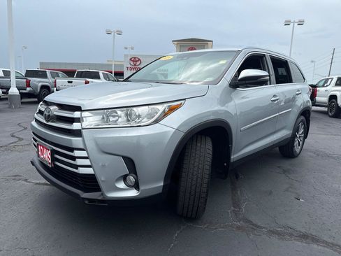 Used 2019 Toyota Highlander XLE w/ Protection Package #3 AWD/4WD image 4