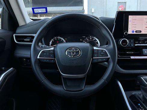 Used 2025 Toyota Highlander LE image 34