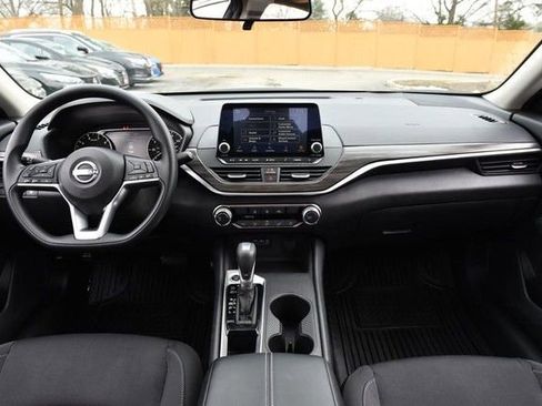 Certified 2025 Nissan Altima 2.5 SV image 8