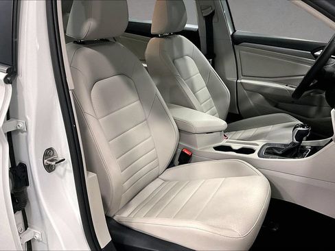 Used 2024 Volkswagen Jetta SE w/ Panoramic Sunroof Package FWD image 28