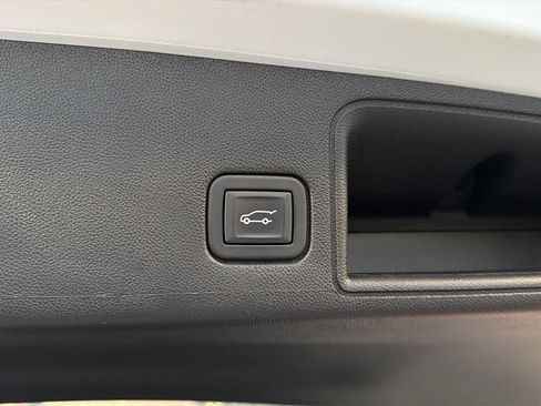 Used 2023 GMC Terrain SLT FWD image 35