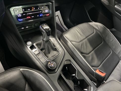 Used 2022 Volkswagen Tiguan SEL R-Line image 15